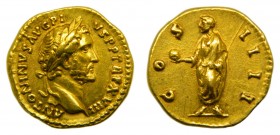 ROMA Imperio - Antonino Pío (138-161 dC). Áureo. Roma. a/ ANTONINVS AVG PIVS P P TR P XVIII. r/ COS IIII. Emperador togado (RIC 233a; Calicó 1531). Au...