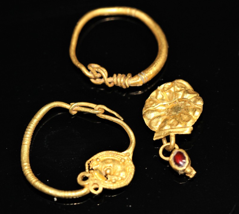 1st-4th century AD. Three pieces of gold earrings. Provenance: Ex. Coll. G. G., ...