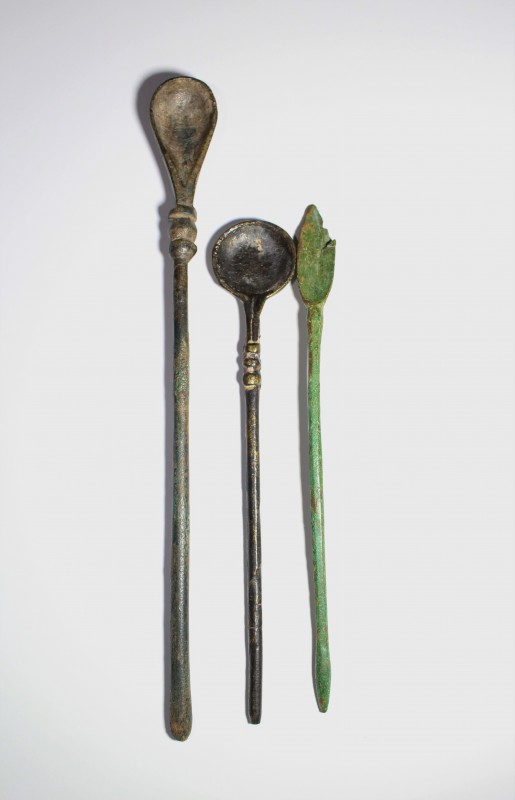 1st-3rd century AD. Bronze ligula spoon with deep round bowl and a bronze scalpe...