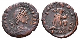 Valentiniano II. AE 4. Rev.: SALVS PVBLICAE. Ae. 1,37 g. MBC-. Est...18,00. English: Valentinian II. AE 4. Rev.: SALVS PVBLICAE. Ae. 1,37 g. Almost VF...
