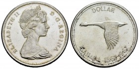 Canadá. Elizabeth II. 1 dollar. 1967. (Km-70). Ag. 23,31 g. Centenario de la Independencia. EBC+. Est...20,00. English: Canada. Elizabeth II. 1 dollar...