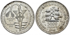 Estados Africanos del Este. 500 francos. 1982. (Km-11). Ag. 24,92 g. 20º Aniversario de la Unión Monetaria. Brillo original. SC-. Est...35,00. English...