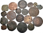 Lote de 19 cobres de la monarquía española, entre las que destacamos dineros de navarra de Carlos I, 8 maravedís 1607, varios resellos Felipe IV, algu...