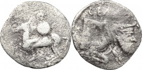 Sicily. Gela. AR Litra, c. 430-425 BC. D/ Horseman left; holding round shield. R/ Forepart of man-headed bull right. SNG Cop. 275. AR. g. 0.52 mm. 12....