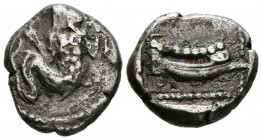 ARADOS, Fenicia. Tetróbolo. (Ar. 3,19g/18mm). 520-480 a.C. (Cayón 3111; SNG Copenhagen 1). MBC. Escasa.