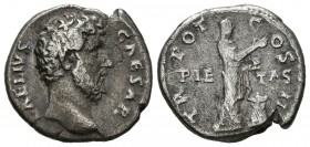 AELIO. Denario. (Ar. 2,73g/16mm). 137 d.C. Roma. (RIC 438/9; Cohen 36). MBC. Escasa.