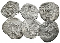 MONARQUIA ESPAÑOLA. Lote compuesto por 6 monedas de plata macuquinas de Felipe V: 1 Real 1735 y 2 Reales 1729, 1735, otras fechas a clasificar. Difere...