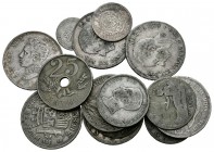 MONARQUIA ESPAÑOLA y CENTENARIO DE LA PESETA. Lote compuesto por 16 monedas españolas de plata y 2 de níquel de los periodos comprendidos entre Carlos...