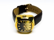 ZARJA Automatic Ladies Watch 30 Rubis RARE
Stainless steel with gold plaque; 22x24 mm; Date; USSR; 1960-1980