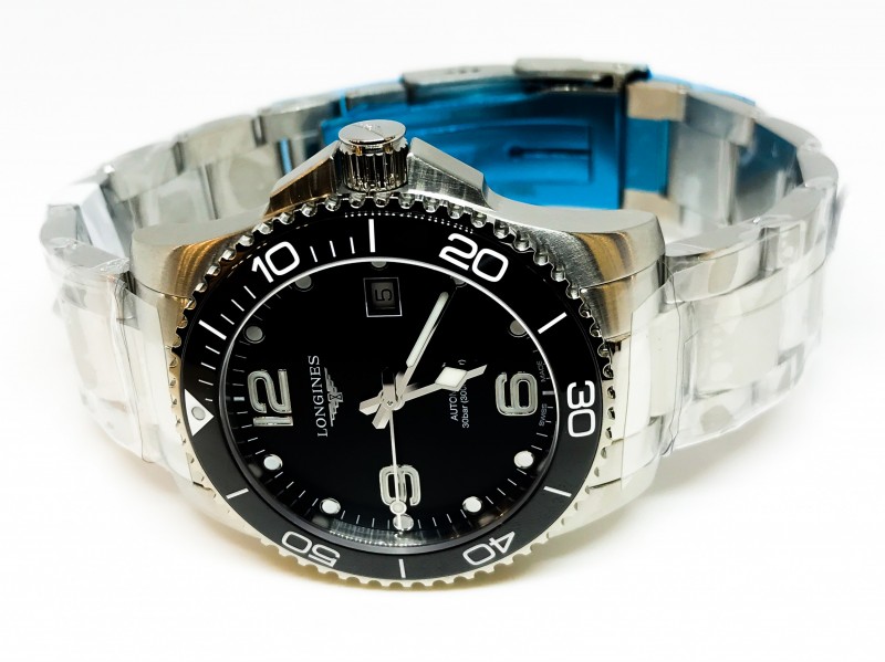 Longines Diver 300m Black Dial
Reference number: L3.782.4.56.6 / Brand: Longine...