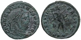 305-311 dC. Galerio . Cyzicus. Follis. RIC 47. Ae.  GAL MAXIMIANVS P F AVG, laureado jefe de Galerius a la derecha. Reverso: VIRTVTI E-XERCITVS, Virtu...