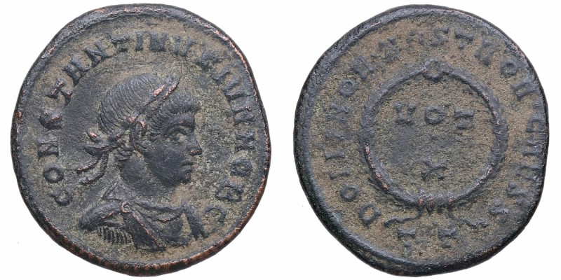320-21 dC. Constantino II. Ticinum. Follis. Ae. 2,50 g. CONSTANTINVS IVN NOB C. ...