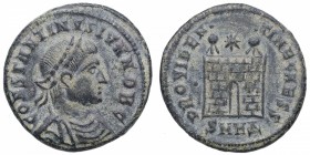 325-326 dC. Constantino II. Heraclea. Follis. Ae. 2,78 g. CONSTANTINVS IVN NOBC. Busto de Constantino laureado, drapeado, acorazado a la derecha. /PRO...