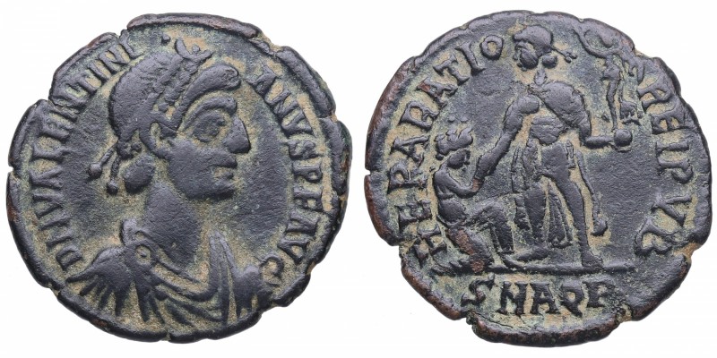 378-383 dC. Valentiniano II. Aquileia. Follis. Ae. 4,44 g. DN VANLENTINI-ANVS PF...