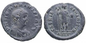 392-95 dC. Honorio. Antioquía. Follis. Ae. 4,72 g. DN HONORIUS PF AVG. Busto de Honorio con diadema roseteada, drapeado y acorazado a la derecha. /GLO...