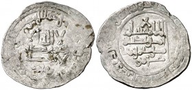 AH 377. Califato. Hixem II. Medina Fez. Dirhem. (V. 600) 2,16 g. Tipo con "al-Muaiad billah" en 2ª línea y "amir al-Mumimin" en 3ª. Fecha legible con ...