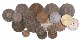 Lote de 20 monedas, la mayoría en cobre, casi todas españolas, salvo 2 de Marruecos. A examinar. MC/MBC.