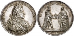 1711. Austria. Carlos VI. La ciudad de Frankfurt por la coronación. (MHE. 419, mismo ejemplar) (V.Q. 14025) 29,60 g. Ø43 mm. Plata. Grabador: M. Brunn...