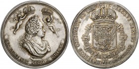 1711. Austria. Carlos VI. Coronación. (MHE. 423, mismo ejemplar) (Van Loon V, pág. 197.III). 30,45 g. 45 mm. Plata. Grabador: Ph. Roettiers (Forrer V,...