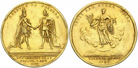 1725. Austria. Carlos VI. Paz de Viena. Doble ducado. (MHE. 455, mismo ejemplar). 6,76 g. Ø30 mm. Oro. Bella. Muy rara. EBC-.