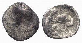 Southern Apulia, Tarentum, c. 325-280 BC. AR Diobol (11mm, 0.92g, 5h). Head of Athena l., wearing crested helmet decorated with hippocamp. R/ Herakles...