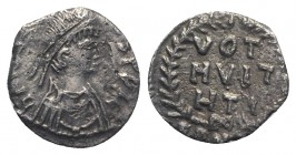 Justinian I (527-565). AR Siliqua (14mm, 1.18g, 11h). Carthage, 533/4-537. Diademed, draped and cuirassed bust r. R/ VOT/MVIT/HTI in three lines; all ...
