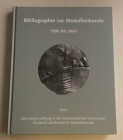 Heidemann M. Bibliographie zur Medaillenkunde Schrifttum Deutschlands und Osterreichs 1990 bis 2003. Deutsche 2004. Cartonato ed. pp. 295. Ottimo stat...