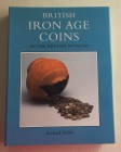 Hobbs R. British Iron Age Coins in the British Museum. London 1996. Tela ed. con titolo in oro al dorso, sovraccoperta, pp. 246, tavv. 137 in b/n. Nuo...
