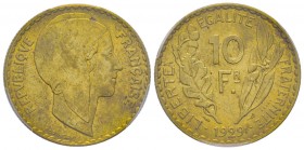 Troisième République 1870-1940
Essai de 10 francs Concours par Popineau, 1929, AE-Al, 9 g.
Réf: GEM 167.3, Gadoury (1989) 797, Maz.2550a (R1)
Conserva...