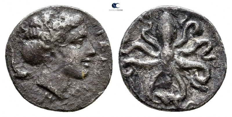 Sicily. Syracuse. Second Democracy 415-405 BC. 
Litra AR

10 mm., 0,69 g.

...