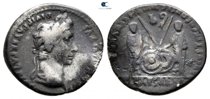 Augustus 27 BC-AD 14. Lugdunum (Lyon)
Denarius AR

18 mm., 3,54 g.

[CAESAR...