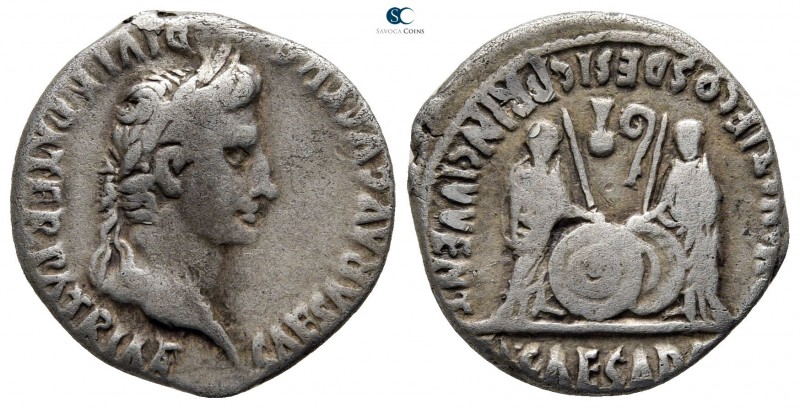 Augustus 27 BC-AD 14. Lugdunum (Lyon)
Denarius AR

18 mm., 3,55 g.

CAESAR ...