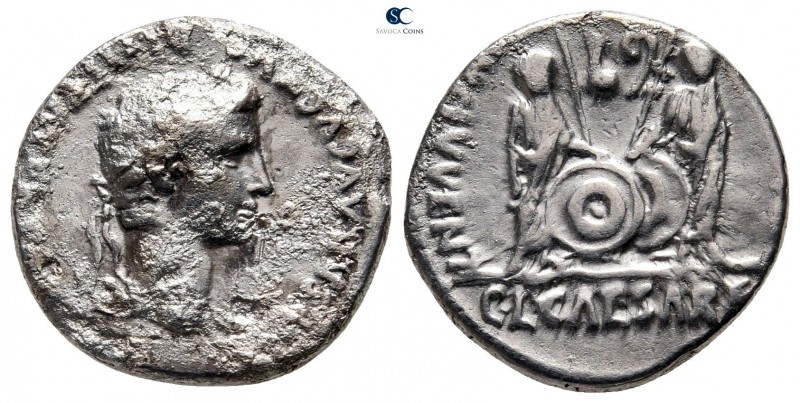 Augustus 27 BC-AD 14. Lugdunum (Lyon)
Denarius AR

18 mm., 3,66 g.

CAESAR ...