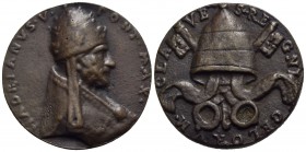 PAPALI - Adriano V (1276) - Medaglia - Busto a d. con triregno - R/ Triregno e chiavi decussate Ø: 40 mm. - (AE g. 32,16) Di restituzione (sec. XVI) -...