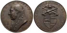 PAPALI - Innocenzo VIII (1484-1492) - Medaglia - 1484 - Busto con triregno a d. - R/ Stemma pontificio Opus: Paladino Ø: 43 mm. - (AE g. 48,83) Di res...