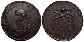 PAPALI - Giulio II (1503-1513) - Medaglia - Busto a s. - R/ Stemma Ø: 40 mm. - (AE g. 46,7) Difetto di fusione al D/ - A china numeri (10 e 7) nel cam...