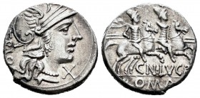 Lucretia. Denario. 136 a.C. Roma. (Ffc-822). (Craw-237/1). (Cal-910). Anv.: Cabeza de Roma a derecha, delante X, detrás TRIO. Rev.: Los Dioscuros a ca...