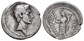 Augusto. Denario. 32-29 a.C. Italia Central. (Ffc-51). (Ric-252). (Ch-69). Anv.: Cabeza desnuda de Augusto a derecha. Rev.: CAESAR DIVI F. Paz en pie ...