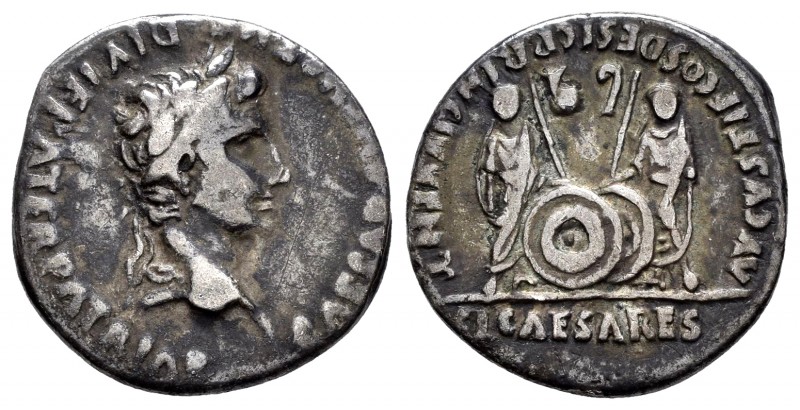 Augusto. Denario. 2 a.C-4 d.C. Lugdunum. (Ric-207). (Ffc-22). Rev.: CL CAESARES ...