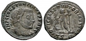 Constantino I. Follis. 313-316 d.C. Siscia. (Spink-15971). (Ric-518). Rev.: IOVI CONSERVATORI AVGG NN. Júpiter sosteniendo a Victoria con globo y con ...