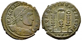 Constantino I. Follis. 312-313 d.C. Ostia. (Spink-16129). Rev.: SPQR OPTIMO PRINCIPI. Águila legionaria entre estandartes militares. Ae. 3,52 g. MBC. ...