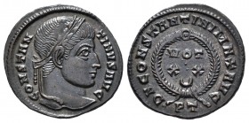 Constantino I. Follis. Ticinum. (Ric-167). Rev.: DN CONSTANTINI MAX AVG, en exergo PT. VOT XX y creciente, dentro de corona. Ae. 2,45 g. EBC-. Est...3...