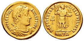 Valentiniano I. Sólido. 364-375 d.C. Antioquía. (Spink-19263). Anv.: D N VALENTINIANVS P F AVG. Busto con diadema perlada, drapeado y acorazado de Val...