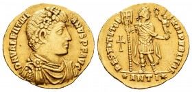 Valentiniano I. Sólido. 364-367 d.C. Antioquía. (Ric-2b(38)). Anv.: D N VALENTINIANVS P F AVG. Busto diademado a derecha. Rev.: RESTITVTOR REI PVBLICA...