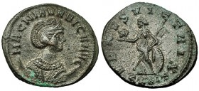MAGNIA URBICA, esposa de Carino. Antoniniano. Ticinum. R/ VENVS VICTRIX; Venus de pie, con casco en la mano, cetro y a los pies escudo. RIC-347. Poros...