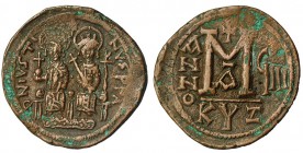 JUSTINO II. Follis. Cyzicus. A. Año 4111(573/4). DOC-122a. Leves oxidaciones. MBC.