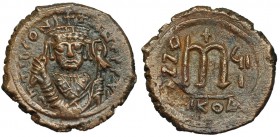 TIBERIO II CONSTANTINO. Follis. Nicomedia, A. Año 411 (581/2). DOC-31a. Hoja en el rev. MBC.