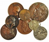 8 medallas: Fernando VII, Isabel II (3) y Alfonso XII (4). De 1820 a 1921. Una de ellas de plata. Calidad media MBC/EBC-.