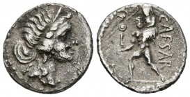 JULIO CESAR. Denario. (Ar. 3,21g/18mm). 48-47 a.C. Roma. (Crawford 458/1). MBC-. Oxidaciones limpiadas.