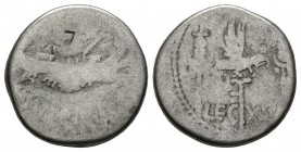 MARCO ANTONIO. Denario. (Ar. 3,46g/17mm). 32-31 a.C. Ceca volante. (Crawford 544/36; FFC 59). BC. Contramarca en anverso.